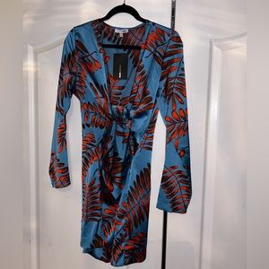 Women’s low cut mini dress with side zipper